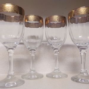 Set of 4 wine glasses with gold trim